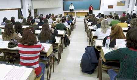 Las pruebas de Bachiller para mayores de 20 años, en una imagen de archivo (JUNTA DE ANDALUCÍA) Las pruebas de Bachiller para mayores de 20 años, en una imagen de archivo (JUNTA DE ANDALUCÍA)