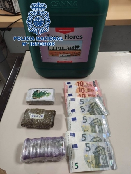 Efectos intervenidos en una operación en las inmediaciones del barrio de San Antonio (POLICÍA NACIONAL) Efectos intervenidos en una operación en las inmediaciones del barrio de San Antonio (POLICÍA NACIONAL)