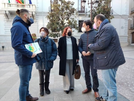 Presentación de la iniciativa en la Plaza del Carmen (IU) Presentación de la iniciativa en la Plaza del Carmen (IU)