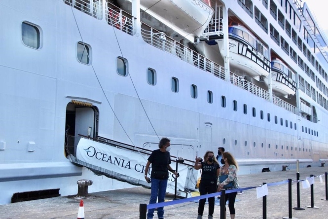 LLega al puerto de Motril el crucero Náutica (PUERTO DE MOTRIL) 