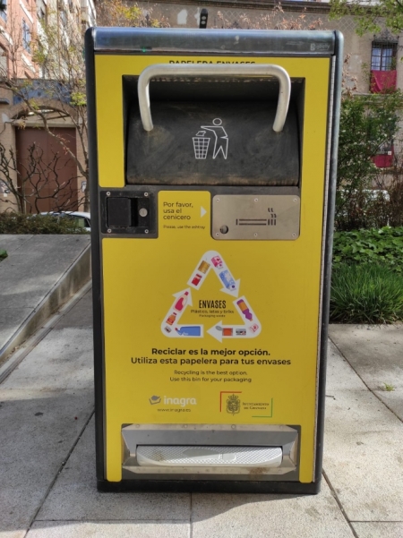 Ayuntamiento de Granada instala 20 papeleras solares para potenciar el reciclaje de envases durante la Semana Santa (AYUNTAMIENTO DE GRANADA) Ayuntamiento de Granada instala 20 papeleras solares para potenciar el reciclaje de envases durante la Semana Santa (AYUNTAMIENTO DE GRANADA)