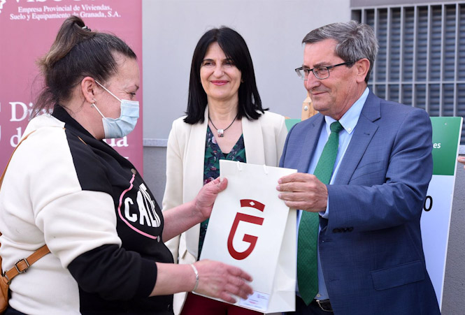 Entrega de VPO en el edificio La Madraza (R. MARTÍNEZ/ DIPGRA)