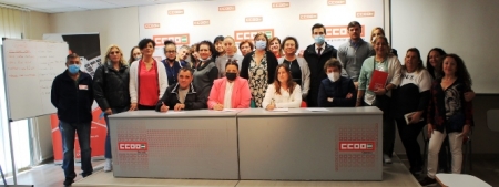 Foto de familia tras la firma del convenio (CCOO) Foto de familia tras la firma del convenio (CCOO)