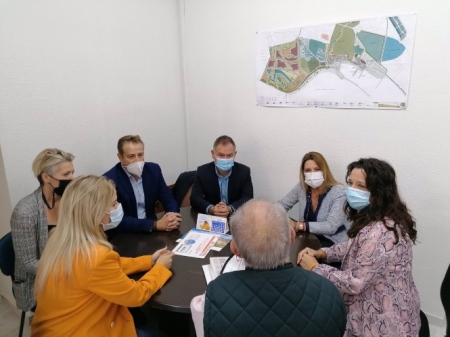 Reunión de dirigentes de Cs tras la declaración de Salobreña como Municipio Turístico de Andalucía (CS) Reunión de dirigentes de Cs tras la declaración de Salobreña como Municipio Turístico de Andalucía (CS)