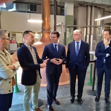 Visita del alcalde de Granada, Francisco Cuenca, a la planta de Mahou San Miguel (JAVIER ALGARRA / AYUNTAMIENTO DE GRANADA) Visita del alcalde de Granada, Francisco Cuenca, a la planta de Mahou San Miguel (JAVIER ALGARRA / AYUNTAMIENTO DE GRANADA)