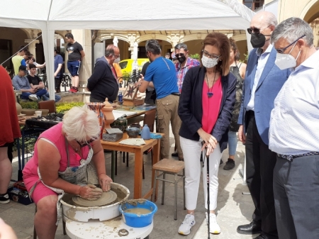 Ana Berrocal ha visitado la Feria de la Formación Profesional y las Enseñanzas Artísticas de Guadix (JUNTA) Ana Berrocal ha visitado la Feria de la Formación Profesional y las Enseñanzas Artísticas de Guadix (JUNTA)