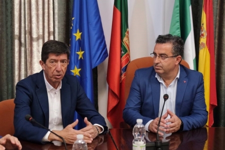 Juan Marín y Armando Moya, en el Ayuntamiento de Salar (JUNTA) Juan Marín y Armando Moya, en el Ayuntamiento de Salar (JUNTA)