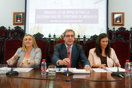 Mesa inaugural de las jornadas (COLEGIO DE ABOGADOS) Mesa inaugural de las jornadas (COLEGIO DE ABOGADOS)