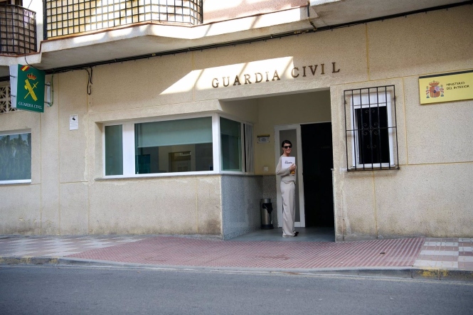 Macarena Olona, en la Comandancia de la Guardia Civil (VOX) 