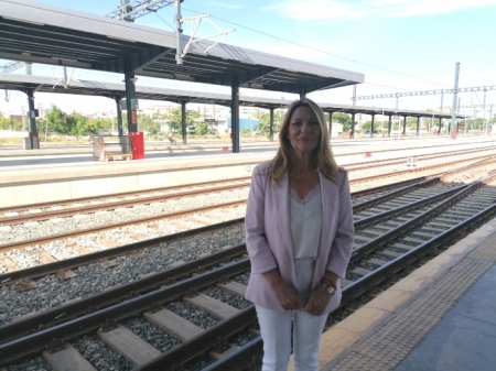 Concha Insúa en la, estación de tren del ave (CIUDADANOS) 