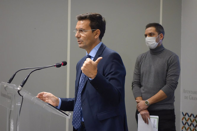 Francisco Cuenca, en imagen de archivo con el edil de Turismo, Eduardo Castillo (AYUNTAMIENTO