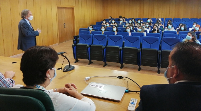 El Delegado de Salud ha recibido a los nuevos residentes (JUNTA)