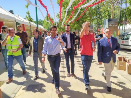 Imagen de la visita al ferial (JAVIER ALGARRA / AYUNTAMIENTO) Imagen de la visita al ferial (JAVIER ALGARRA / AYUNTAMIENTO)