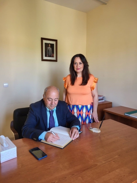 El diputado de Asistencia a Municipios de Granada, Juan Antonio Palomino, se ha reunido con la alcaldesa de Gobernador, Sandra Plaza (DIPUTACIÓN DE GRANADA) 