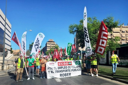 Manifestación de la plantilla de Rober en la primera jornada de paro total, el pasado viernes )CCOO) Manifestación de la plantilla de Rober en la primera jornada de paro total, el pasado viernes )CCOO)