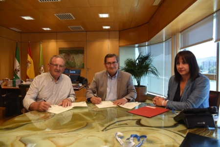 Imagen de la firma del convenio (R. PORCEL / DIPGRA)