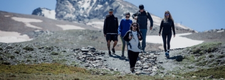 Senderistas en SIerra Nevada (CETURSA)