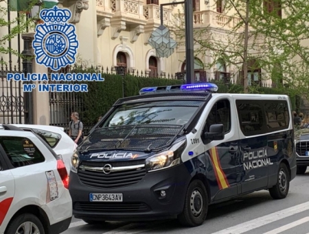 I,agen de un vehículo policial (POLICÍA NACIONAL) I,agen de un vehículo policial (POLICÍA NACIONAL)