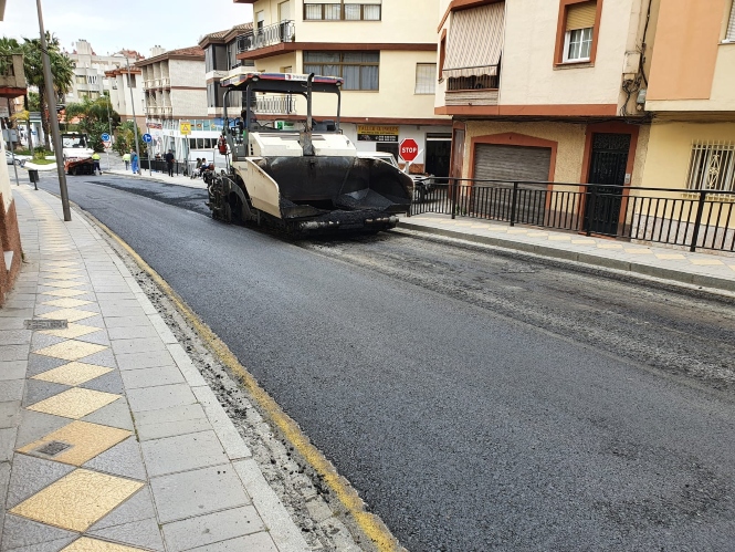 Obras de asfaltado en Almuñécar (AYTO. ALMUñËCAR)