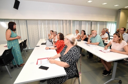 Imagen de la reunión con los representantes municipales (R. MARTÍNEZ / DIPGRA)