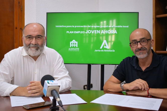 El alcalde de Albolote, Salustiano Ureña y el concejal de Empleo, Juan Manuel Ocaña (AYTO. ALBOLOTE)