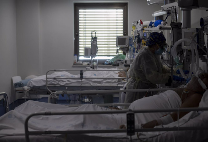 Los hospitales granadinos empiezan a vaciarse de enfermos covid (EDUARDO PARRA - EUROPA PRESS)