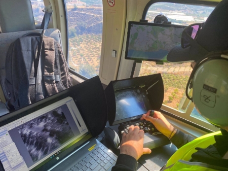 Los técnicos de Endesa están empleando en sus revisiones helicópteros (ENDESA) 