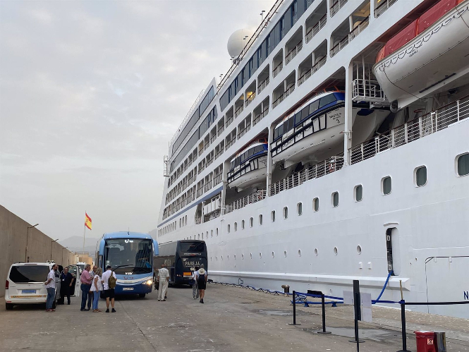 Imagen del crucero Náutica atracado en el Puerto de Motril (AUTORIDAD PORTUARIA DE MOTRIL)