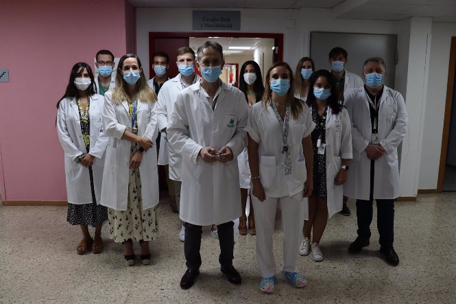 Miembros del servicio de Cirugía Oral y Maxilofacial del Virgen de las Nieves de Granada (HOSPITAL VIRGEN DE LAS NIEVES) 