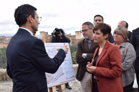 El alcalde de Granada, Francisco Cuenca, de espaldas en imagen de archivo (SUBDELEGACIÓN DEL GOBIERNO EN GRANADA) 