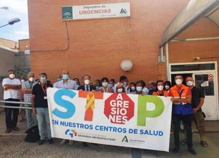 Concentración en el Centro de Salud de La Chana (CCOO) 