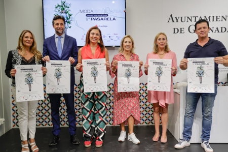 Presentación de la pasarela solidaria de Cruz Roja (JAVIER ALGARRA/ AYUNTAMIENTO)
