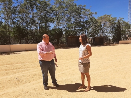 Visita al campo del alcalde, José Antonio Robles y la concejal Sonia Fernández (AYTO. GÜEJAR SIERRA) Visita al campo del alcalde, José Antonio Robles y la concejal Sonia Fernández (AYTO. GÜEJAR SIERRA)