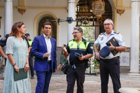 Presentación de la unidad permanente de dron (JAVIER ALGARRA / AYUNTAMIENTO) Presentación de la unidad permanente de dron (JAVIER ALGARRA / AYUNTAMIENTO)