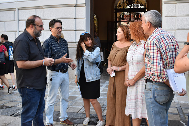 Miembros de IU en la Plaza del Carmen (IU)