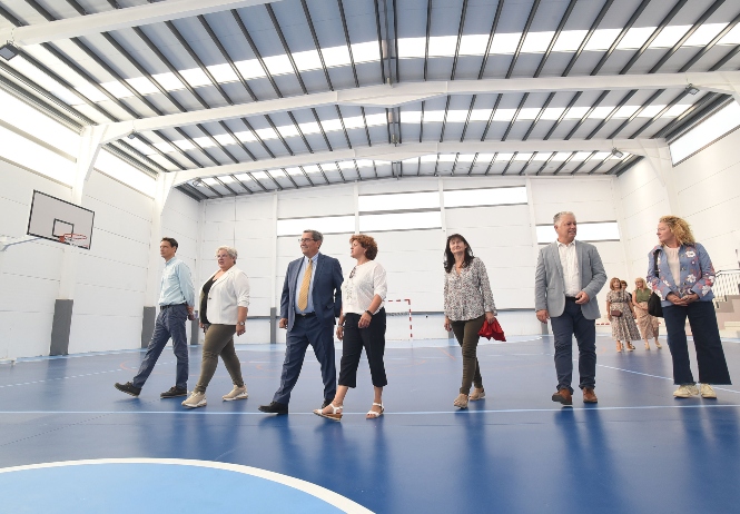 Visita al Polideportivo de Montillana (R. MARTÍNEZ / DIPGRA)