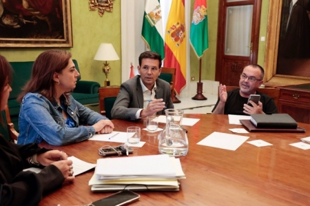 Reunión del Ayuntamiento de Granada y la Gremial del Taxi, este pasado martes (AYUNTAMIENTO DE GRANADA) Reunión del Ayuntamiento de Granada y la Gremial del Taxi, este pasado martes (AYUNTAMIENTO DE GRANADA)