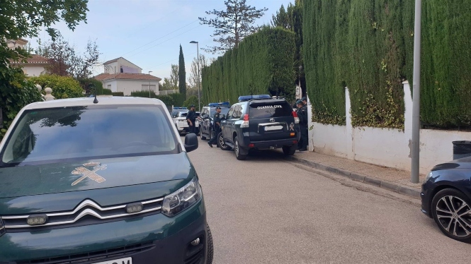 Agentes de la Guardia Civil practican registros en el área metropolitana de Granada, dentro de una operación contra el narcotráfico (EUROPA PRESS)