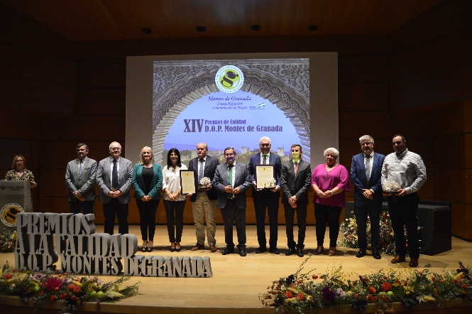 Foto de familia tras la entrega de premios (FAECA) 