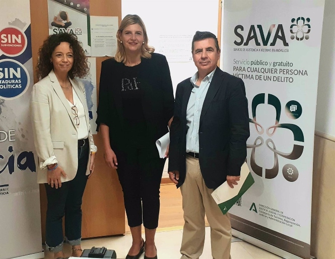 Visita de la delegada de Justicia de la Junta en Granada, Inmaculada Hernández, al SAVA (JUNTA) 