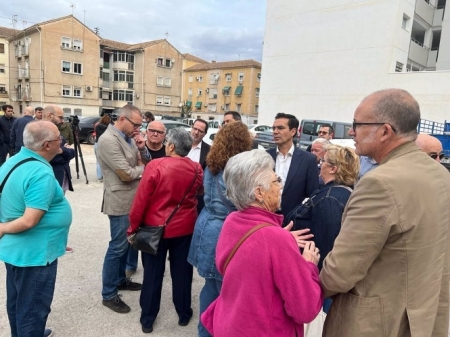 Visita del alcalde de Granada, Francisco Cuenca, a la zona de Santa Adela (AYUNTAMIENTO DE GRANADA) Visita del alcalde de Granada, Francisco Cuenca, a la zona de Santa Adela (AYUNTAMIENTO DE GRANADA)