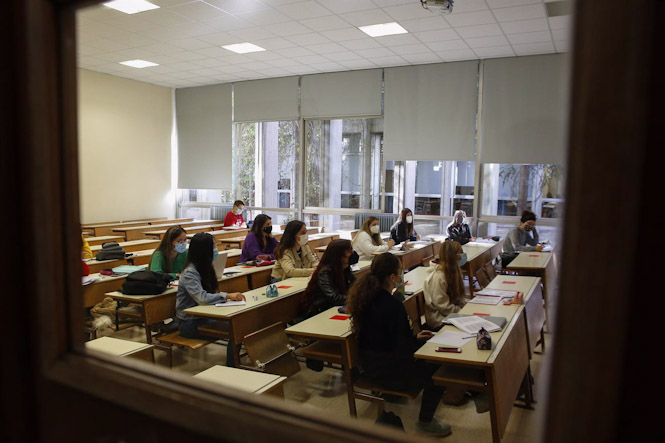 Facultad de Empresariales de la Universidad de Granada, en imagen de archivo (ÁLEX CÁMARA - EUROPA PRESS)