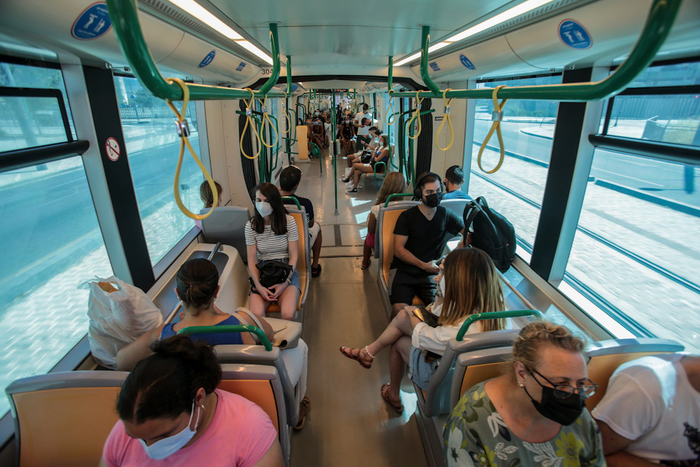 Usuars en el Metro de Granada (JUNTA) 