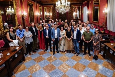 El alcalde de Granada, Francisco Cuenca, con directores de colegios y centros de FP de la capital (AYUNTAMIENTO DE GRANADA) El alcalde de Granada, Francisco Cuenca, con directores de colegios y centros de FP de la capital (AYUNTAMIENTO DE GRANADA)