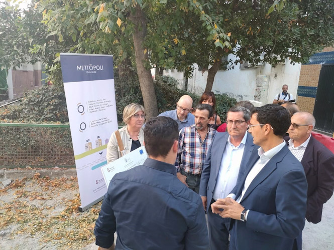 El presidente de la Diputación de Granada, José Entrena, visita la zona norte con el Ayuntamiento (EUROPA PRESS)