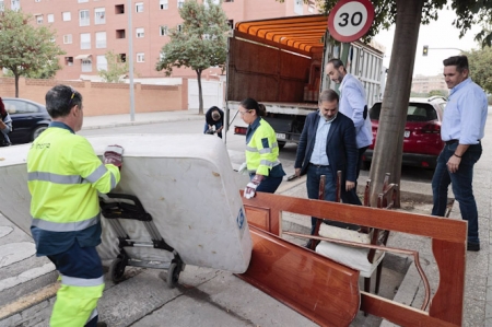 Presentación de la campaña del servicio de recogida de muebles y enseres incontrolados de la vía pública (AYUNTAMIENTO DE GRANADA) Presentación de la campaña del servicio de recogida de muebles y enseres incontrolados de la vía pública (AYUNTAMIENTO DE GRANADA)
