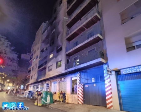 Incendio en Granada durante la noche de Halloween (POLICÍA LOCAL DE GRANADA) Incendio en Granada durante la noche de Halloween (POLICÍA LOCAL DE GRANADA)