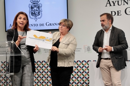 Raquel Ruz y Ana Muñoz han presentado la nueva ubicación del Mercadillo del Zaidín (JAVIER ALGARRA / AYUNTAMIENTO) Raquel Ruz y Ana Muñoz han presentado la nueva ubicación del Mercadillo del Zaidín (JAVIER ALGARRA / AYUNTAMIENTO)