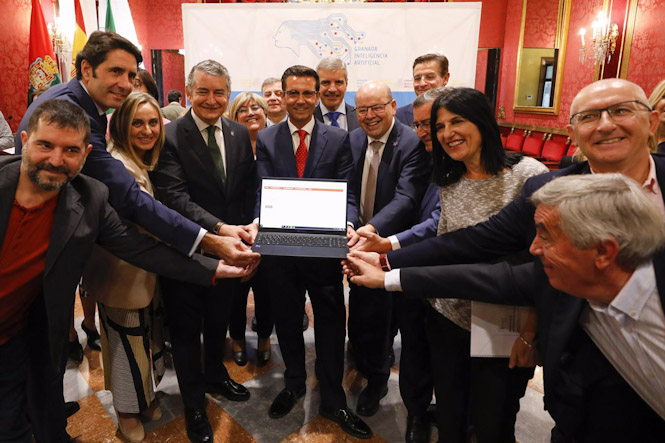 El alcalde de Granada, Francisco Cuenca, en el centro, el día que se presentó telemáticamente la candidatura (ÁLEX CÁMARA/ EUROPA PRESS (