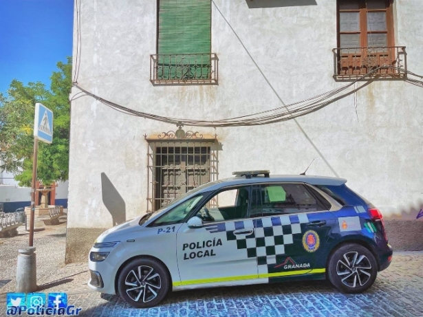 Coche patrulla de Policía Local (TWITTER DE POLICÍA LOCAL) Coche patrulla de Policía Local (TWITTER DE POLICÍA LOCAL)